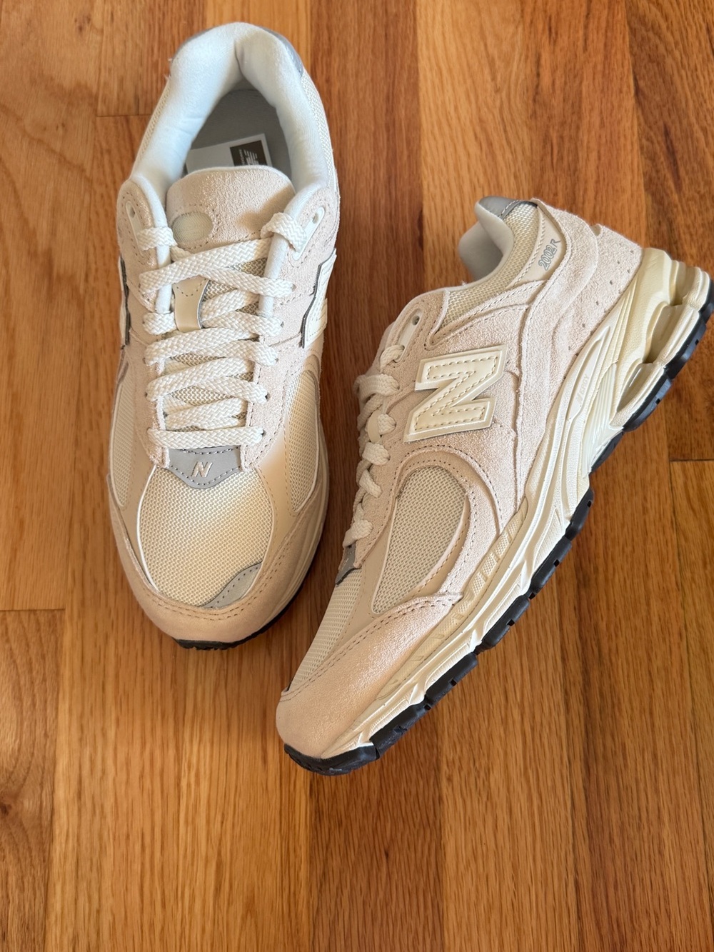 NIB New Balance 2002R Shoes Classic Beige